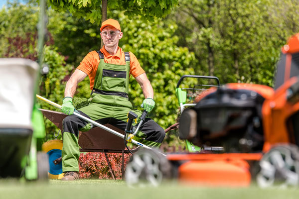 Landscaping business insurance to cover this landscapers tools and equipment on the job site