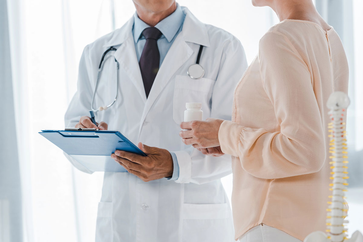 doctor discussing Medicare Advantage Plans for North Vernon, Columbus, Madison, Seymour, Greensburg, Versailles, IN and the Surrounding Areas