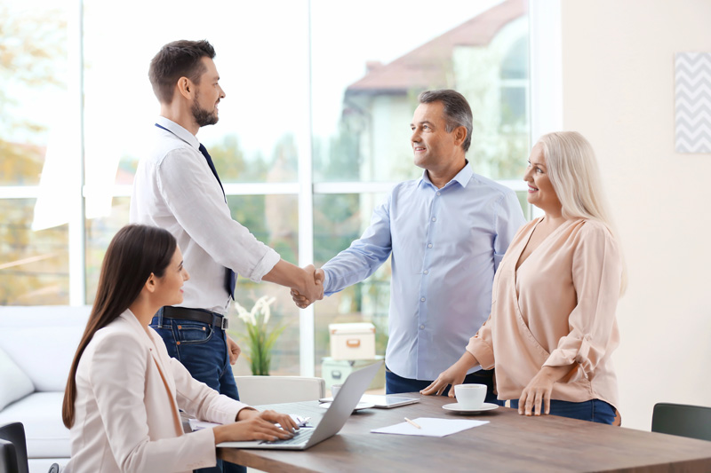 couple meeting insurance agents providing Long Term Care Insurance and Independent Insurance Agents in Seymour, Columbus, Madison & North Vernon, IN